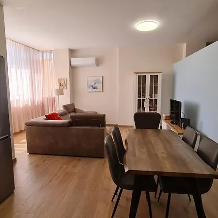 Family Vacation New House شقة